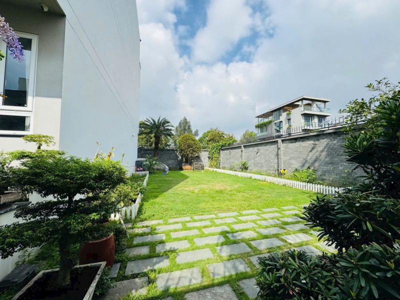 BÁN BIỆT THỰ CAO CẤP MẶT TIỀN SỐ 5 VŨ PHƯƠNG ĐỀ DT: 10X23M HẦM 3 TẦNG ÁP MÁI