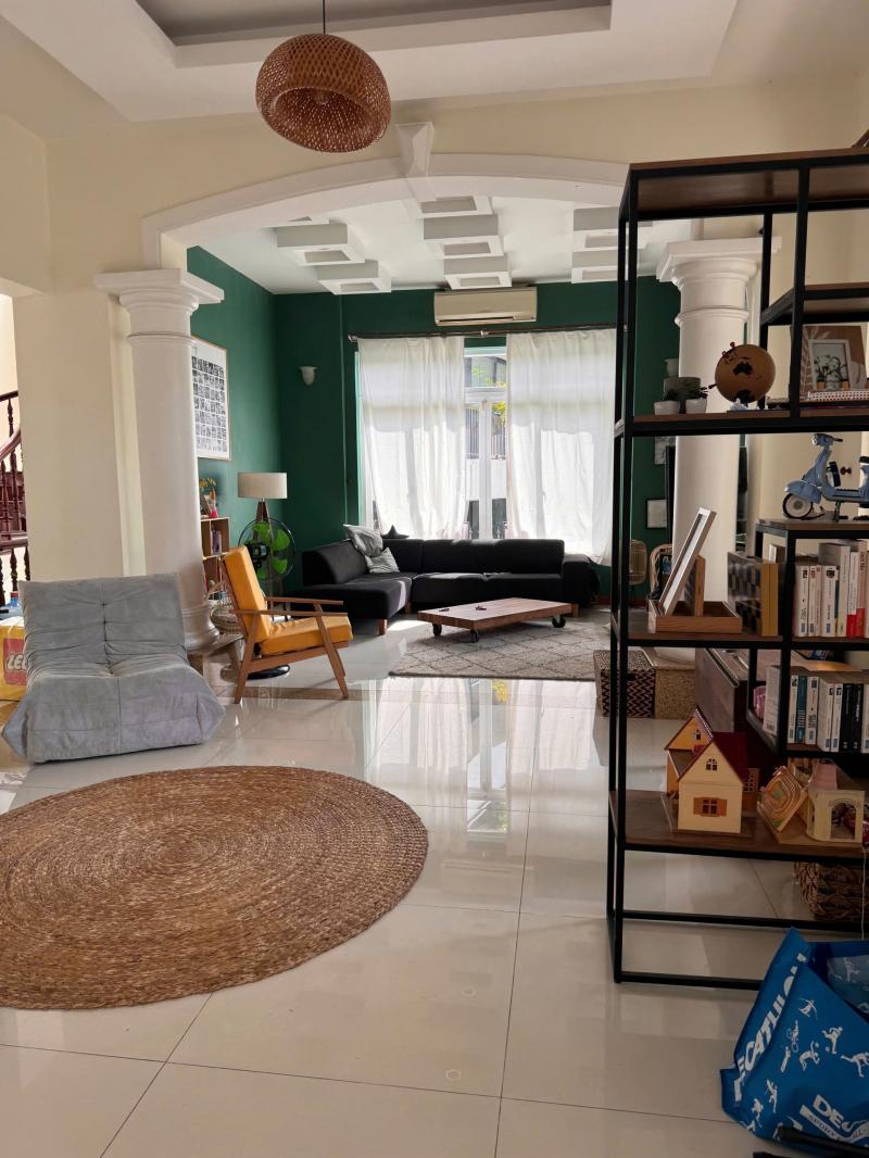 BÁN BIỆT THỰ COMPOUND KIM SƠN 112 NGUYỄN VĂN HƯỞNG DT: 20X25M LỬNG 2 LẦU ST