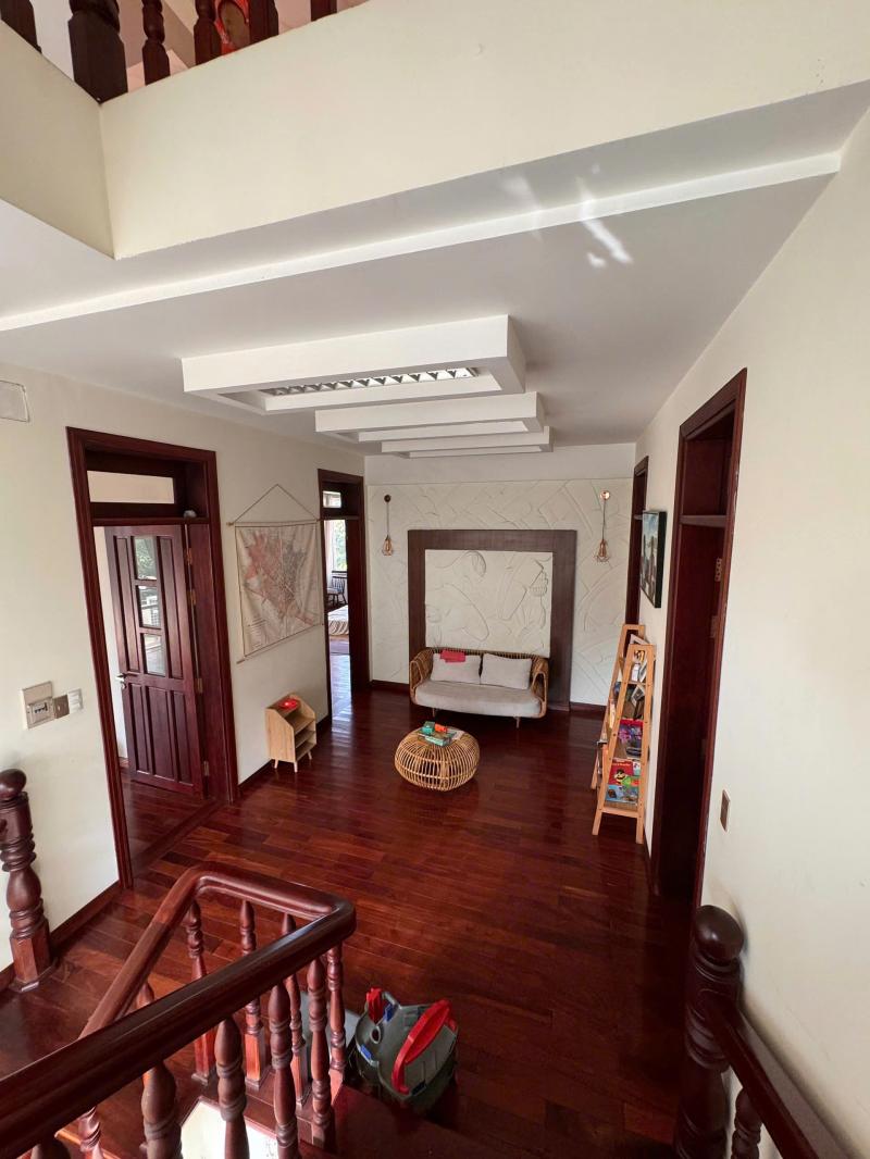 BÁN BIỆT THỰ COMPOUND KIM SƠN 112 NGUYỄN VĂN HƯỞNG DT: 20X25M LỬNG 2 LẦU ST
