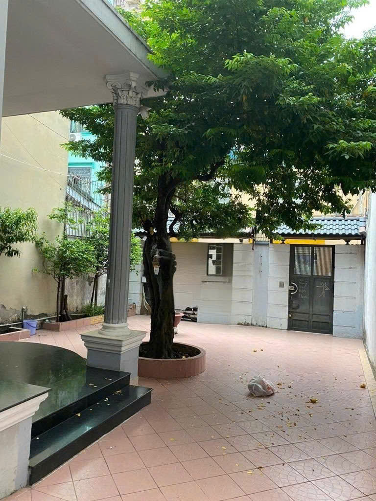 BÁN BIỆT THỰ ĐƯỜNG CỘNG HÒA DIỆN TÍCH: 7,6X30,4M TRỆT LỬNG LẦU (CN: 231M2)