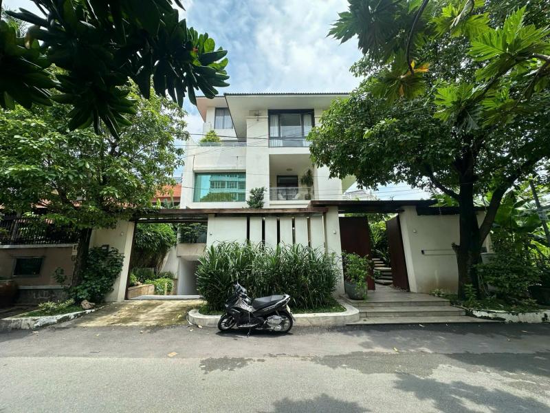 BÁN BIỆT THỰ ĐƯỜNG NGUYỄN VĂN HƯỞNG DIỆN TÍCH: 15X25,5M HẦM TRỆT 3 LẦU (CN:350M2