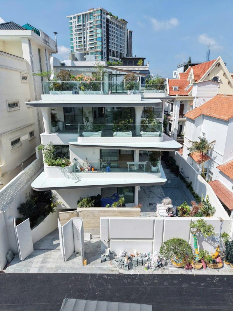 BÁN BIỆT THỰ ĐƯỜNG NGUYỄN VĂN HƯỞNG DIỆN TÍCH: 17,5X25,5M HẦM 4 TẦNG