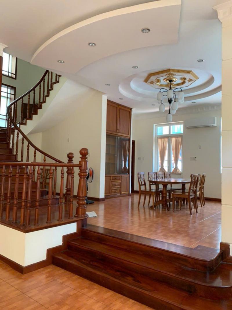 BÁN BIỆT THỰ GÓC 2 MẶT TIỀN NGUYỄN VĂN HƯỞNG DT: 15X21M TRỆT LỬNG 2 TẦNG ÁP MÁI