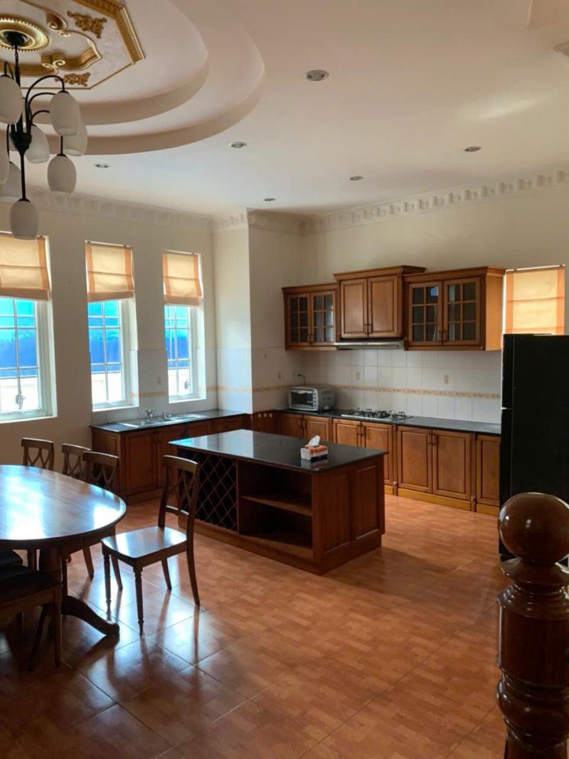 BÁN BIỆT THỰ GÓC 2 MẶT TIỀN NGUYỄN VĂN HƯỞNG DT: 15X21M TRỆT LỬNG 2 TẦNG ÁP MÁI