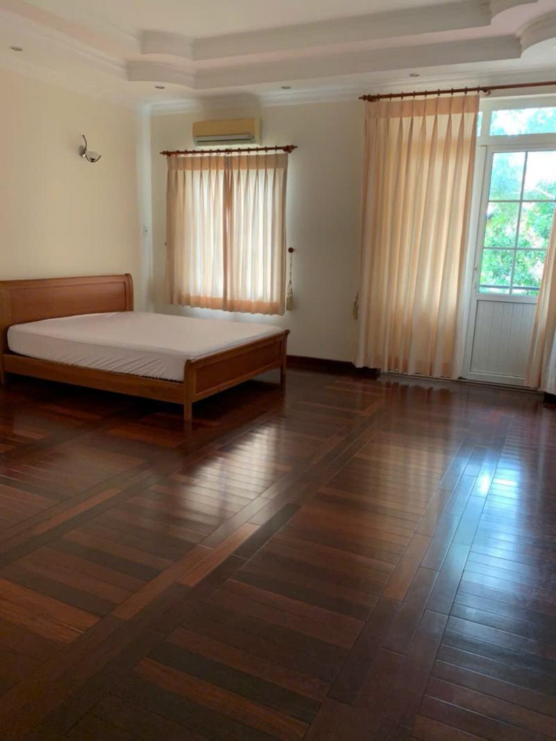 BÁN BIỆT THỰ GÓC 2 MẶT TIỀN NGUYỄN VĂN HƯỞNG DT: 15X21M TRỆT LỬNG 2 TẦNG ÁP MÁI