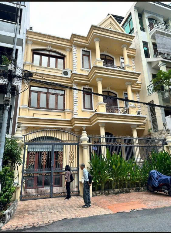 BÁN BIỆT THỰ KHU HỒNG LONG ĐƯỜNG HUỲNH LAN KHANH DIỆN TÍCH: 10X17M TRỆT 2 LẦU
