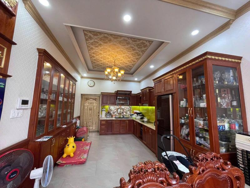 BÁN BIỆT THỰ MẶT TIỀN 166 ĐƯỜNG 40 DIỆN TÍCH: 5,5X30,5M (NH 28,5M) (CN: 652M2)