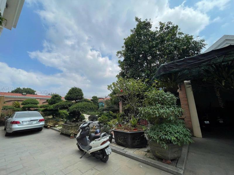 BÁN BIỆT THỰ MẶT TIỀN 166 ĐƯỜNG 40 DIỆN TÍCH: 5,5X30,5M (NH 28,5M) (CN: 652M2)