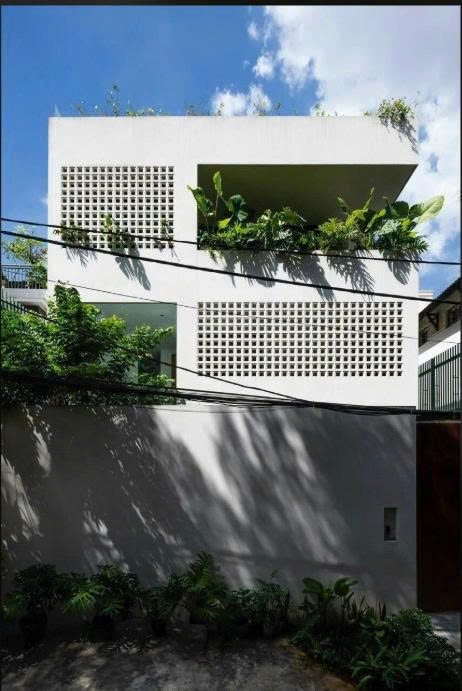 BÁN BIỆT THỰ MẶT TIỀN 215D7 NGUYỄN VĂN HƯỞNG DIỆN TÍCH: 12X25M TRỆT 2 LẦU