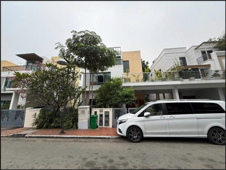 BÁN BIỆT THỰ MẶT TIỀN 60G7 GIANG VĂN MINH DT: 13,5X21M 3 TẦNG (CN: 289,8M2)