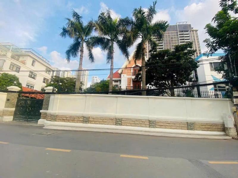 BÁN BIỆT THỰ MẶT TIỀN ĐƯỜNG NGUYỄN Ư DĨ DIỆN TÍCH: 37X40M 2 TẦNG ÁP MÁI
