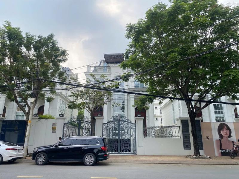 Bán biệt thự mặt tiền đường Nguyễn Văn Hưởng DT : 14x28m hầm trệt lửng 2 lầu