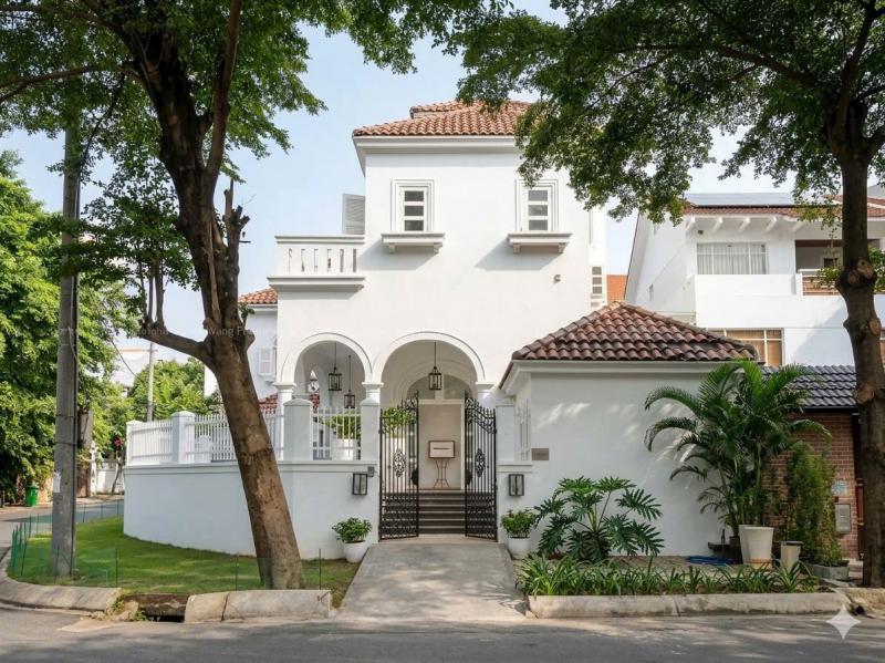 BÁN BIỆT THỰ MẶT TIỀN KHU COMPOUND THẢO ĐIỀN DIỆN TÍCH: 368M2 3 TẦNG