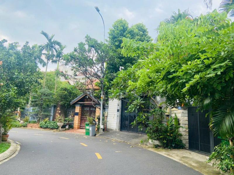 BÁN BIỆT THỰ MẶT TIỀN SỐ 1 NGUYỄN VĂN HƯỞNG DT: 8X33M (NH 25M) TRỆT LỬNG 2 LẦU