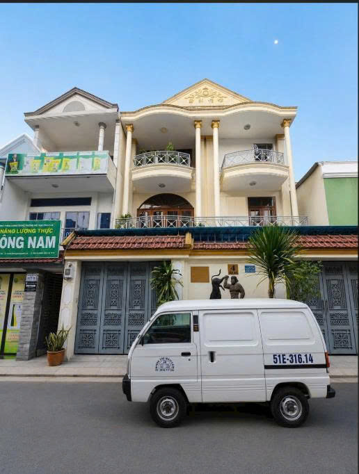 BÁN BIỆT THỰ MINI MẶT TIỀN SỐ 4 SẦM SƠN DIỆN TÍCH: 9,6X21M 3 TẦNG