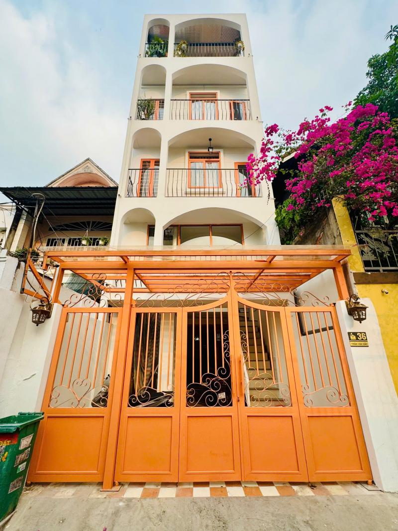 BÁN CHDV MẶT TIỀN 36 TRẦN VĂN SẮC DIỆN TÍCH: 4,6X20M TRỆT LỬNG 3 LẦU SÂN THƯỢNG