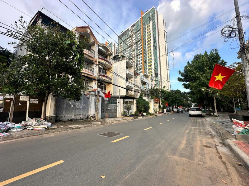 BÁN ĐẤT MẶT TIỀN ĐƯỜNG GIANG VĂN MINH DIỆN TÍCH: 4,5X20M (CÔNG NHẬN: 90M2)