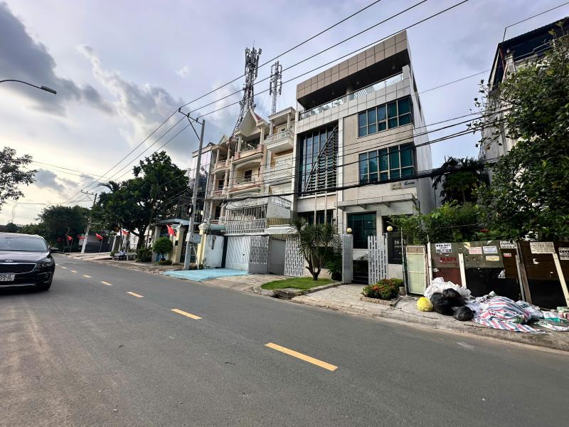 BÁN ĐẤT MẶT TIỀN ĐƯỜNG GIANG VĂN MINH DIỆN TÍCH: 4,5X20M (CÔNG NHẬN: 90M2)