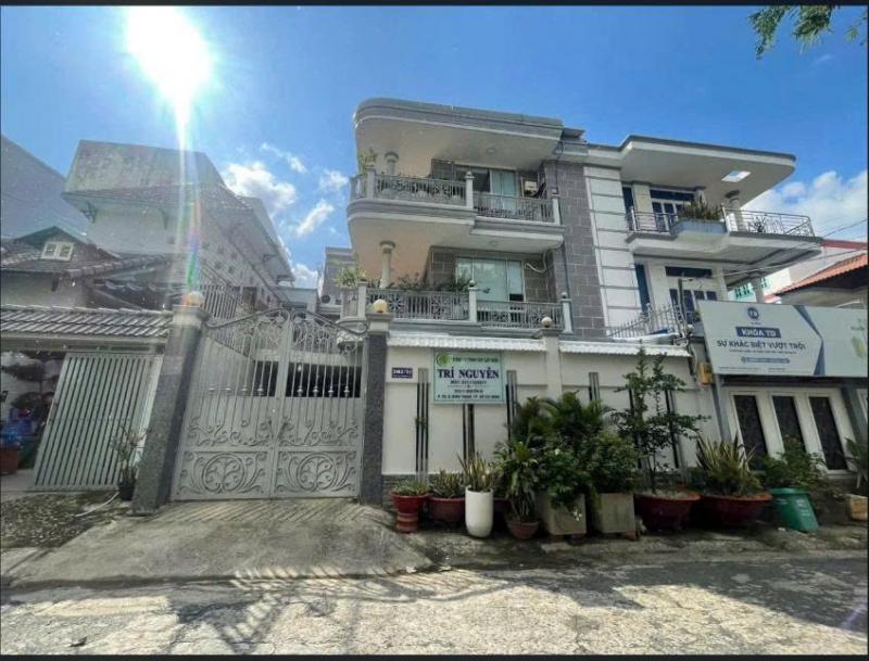 Bán nhà 202/11 Nguyễn Xí diện tích: 10x17m 3 tầng