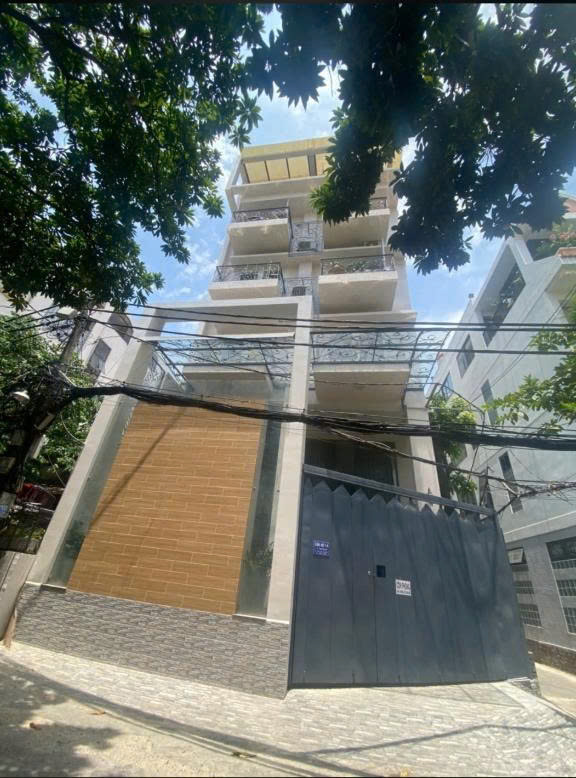 Bán nhà đường Lý Chính Thắng diện tích: 8x20m hầm trệt lửng 3 lầu sân thượng