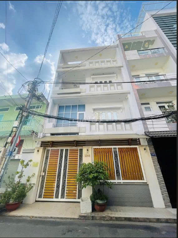 BÁN NHÀ ĐƯỜNG CÁCH MẠNG THÁNG 8 DIỆN TÍCH: 6,3X14,3M TRỆT 3 LẦU