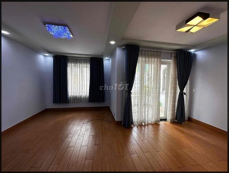 BÁN NHÀ ĐƯỜNG CÁCH MẠNG THÁNG 8 DIỆN TÍCH: 6,3X14,3M TRỆT 3 LẦU