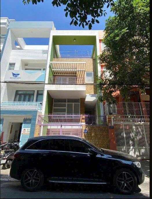 BÁN NHÀ ĐƯỜNG HUỲNH LAN KHANH DIỆN TÍCH: 5X20M TRỆT 3 LẦU SÂN THƯỢNG