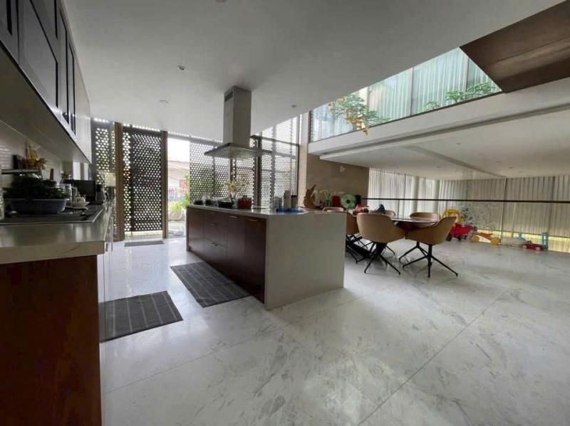 Bán nhà đường Nguyễn Sỹ Sách diện tích: 303m2 lửng 4 tầng