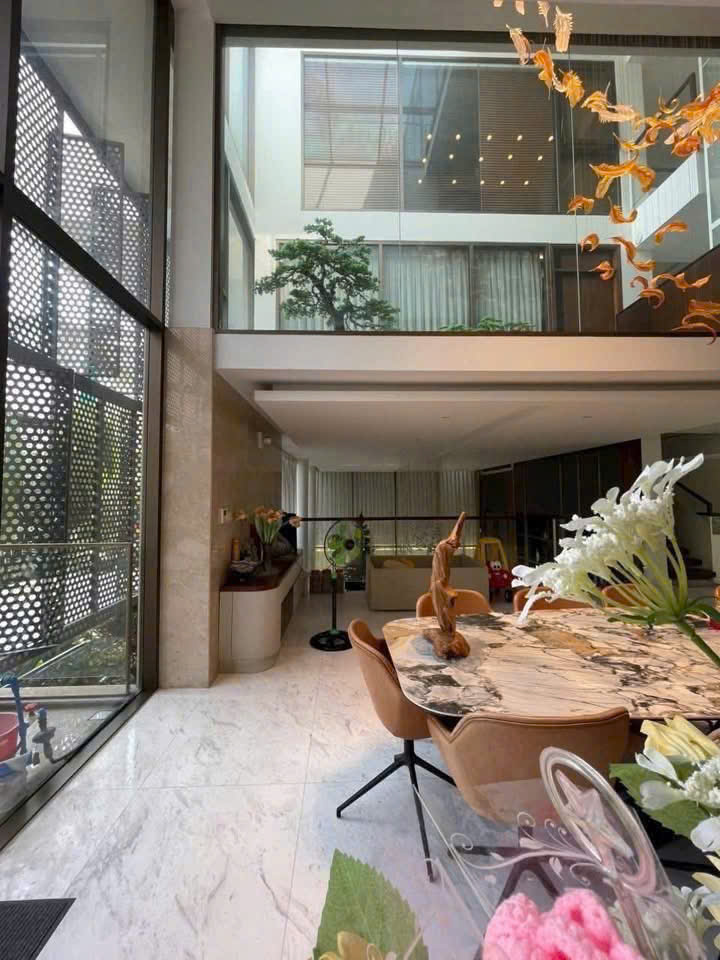 Bán nhà đường Nguyễn Sỹ Sách diện tích: 303m2 lửng 4 tầng