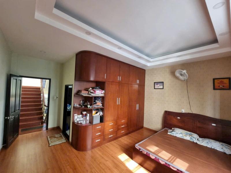 Bán nhà đường Yên Thế khu sân bay Tân Sơn Nhất diện tích: 5x21m 4 tầng
