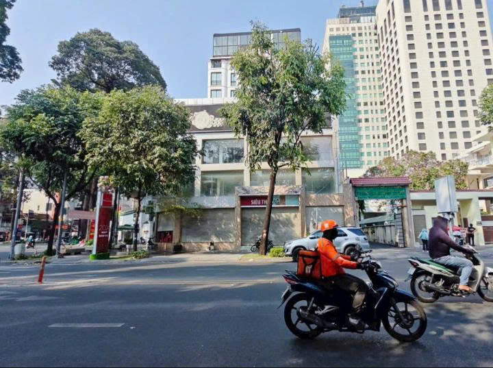 BÁN NHÀ GÓC 2 MẶT TIỀN 10 PHẠM NGỌC THẠCH DIỆN TÍCH: 19,8X21M TRỆT 4 LẦU