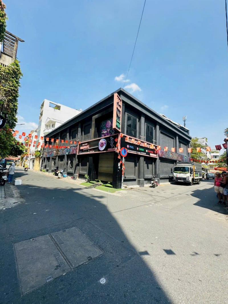 Bán nhà góc 2 mặt tiền 38-40 Huỳnh Khương Ninh diện tích: 22,3x18m 2 tầng