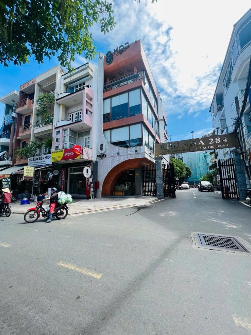 Bán nhà góc 2 mặt tiền đường Nguyễn Trọng Tuyển DT: 4,05x17m trệt 3 lầu ST