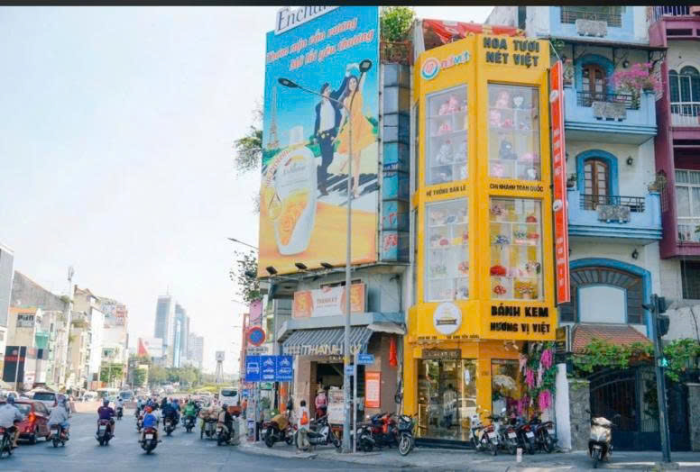 Bán nhà mặt tiền 100 Đinh Tiên Hoàng diện tích: 4x14m 3 tầng sân thượng