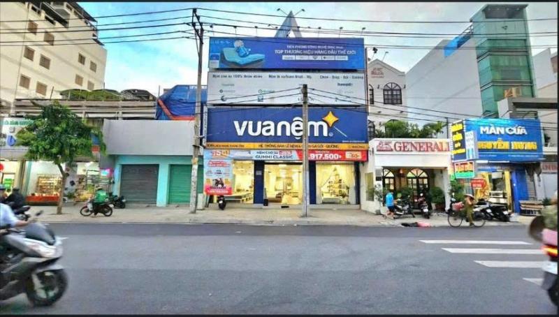 Bán nhà mặt tiền 1051-1053 Cách Mạng Tháng 8 diện tích: 12x25m trệt lầu