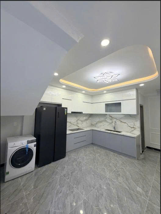 Bán nhà mặt tiền 33A Nguyễn Thị Huỳnh diện tích: 4x13m 5 tầng