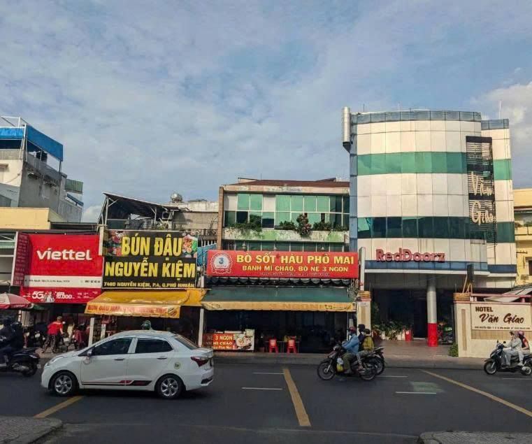 BÁN NHÀ MẶT TIỀN 740C NGUYỄN KIỆM DIỆN TÍCH: 7,57X35M (NỞ HẬU 16M) 4 TẦNG