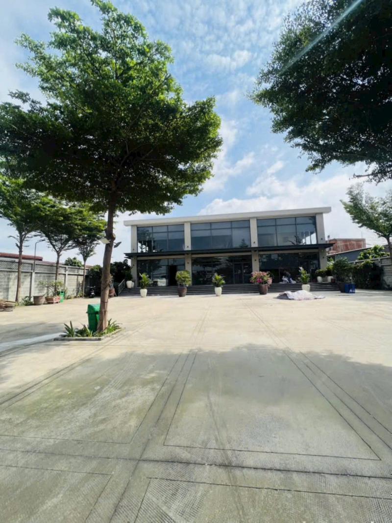 BÁN NHÀ MẶT TIỀN 882 QUỐC LỘ 13 DIỆN TÍCH: 33X85M 2 TẦNG (CN: 1.807,4M2)