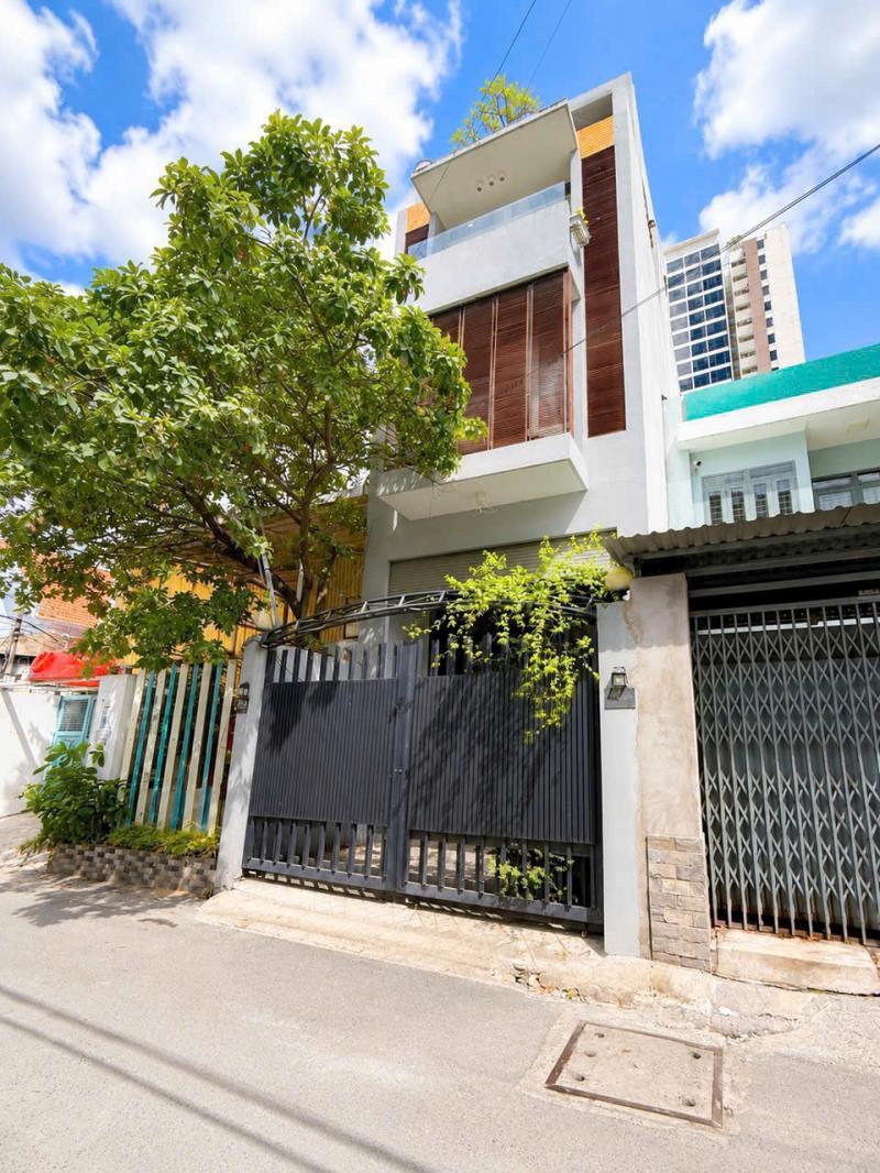 BÁN NHÀ MẶT TIỀN KINH DOANH ĐƯỜNG QUỐC HƯƠNG DIỆN TÍCH: 4,5X29M TRỆT 4 LẦU