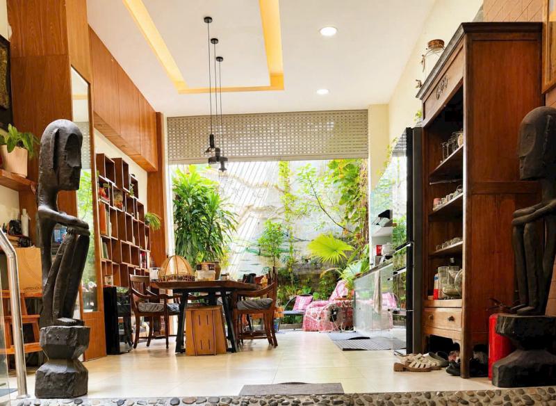 BÁN NHÀ MẶT TIỀN KINH DOANH ĐƯỜNG QUỐC HƯƠNG DIỆN TÍCH: 4,5X29M TRỆT 4 LẦU