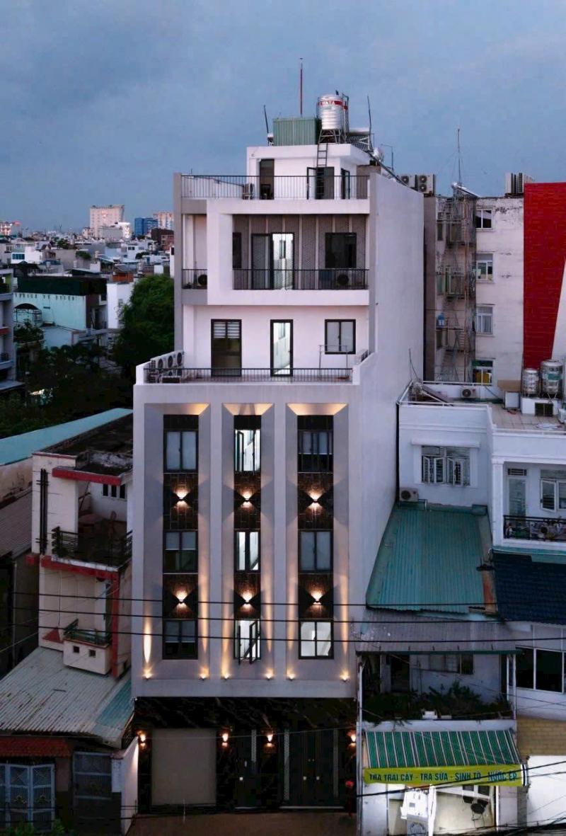 BÁN TÒA CĂN HỘ DỊCH VỤ ĐƯỜNG QUANG TRUNG DT: 7,8X23,9M (NH 11,5M) HẦM 7 TẦNG