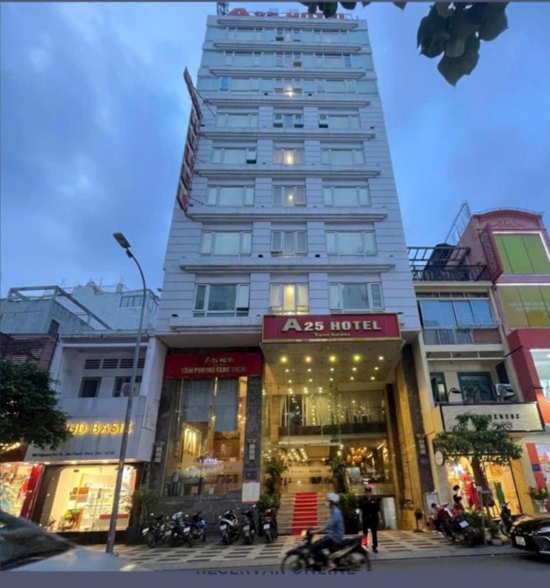 Bán tòa khách sạn đường Nguyễn Trãi diện tích: 12x20m hầm 10 tầng