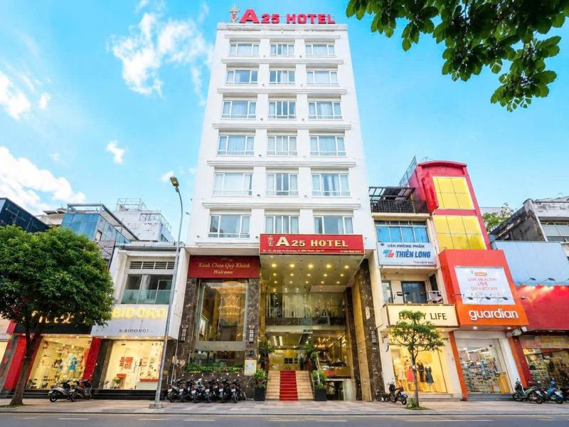 Bán tòa khách sạn đường Nguyễn Trãi diện tích: 12x20m hầm 10 tầng