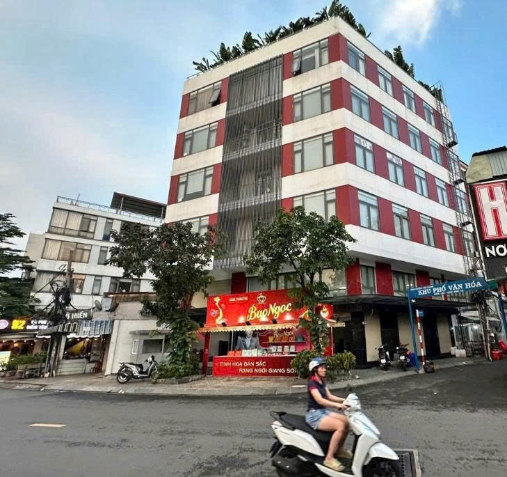 Bán tòa nhà 2 mặt tiền đường Tân Hương diện tích: 12x22m hầm trệt lửng 5 lầu st