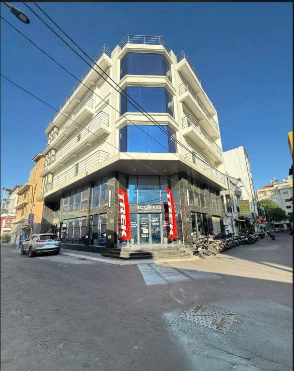 Bán tòa nhà đường Hoàng Việt diện tích: 14x20m hầm trệt 5 lầu