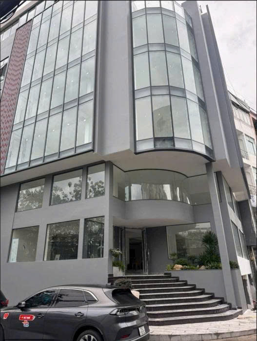 Bán tòa nhà đường Hoàng Sa diện tích: 12x15m (nở hậu 18m) hầm lửng 6 lầu