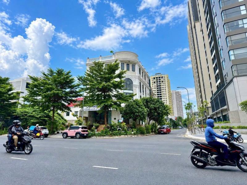 BÁN TÒA NHÀ GÓC 2 MẶT TIỀN 303-305 TRƯƠNG VĂN BANG DT: 11,4X20M HẦM TRỆT 3 LẦU