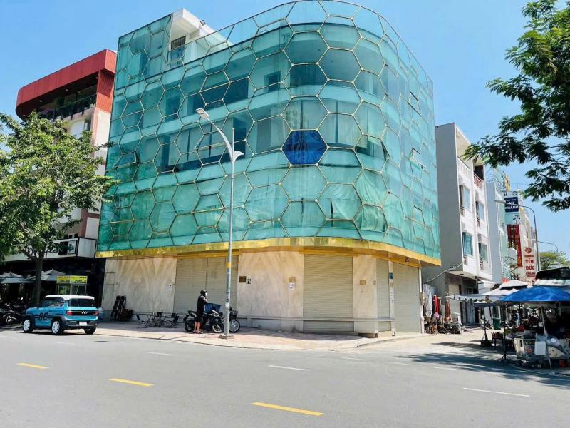 Bán tòa nhà góc 2 mặt tiền Phạm Văn Ngôn diện tích: 10x16m hầm 4 tầng