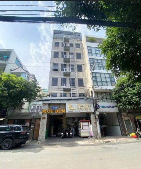 BÁN TÒA NHÀ MẶT TIỀN 18 GIẢI PHÓNG DIỆN TÍCH: 7,5X30M 5 TẦNG SÂN THƯỢNG