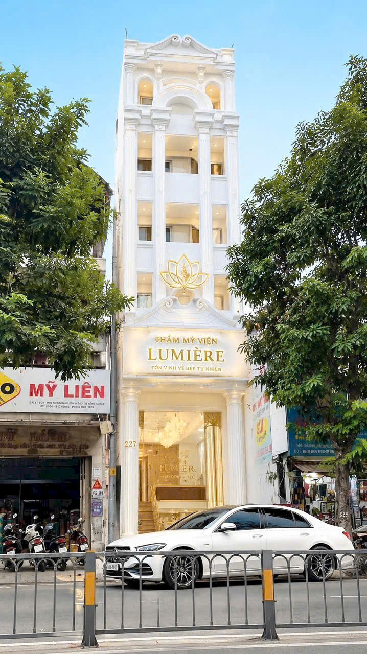 BÁN TÒA NHÀ MẶT TIỀN 235 LÝ THÁI TỔ DIỆN TÍCH: 5,6X19M HẦM 6 TẦNG